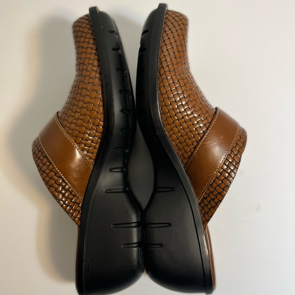 Clarks Artisan Collection Beige Leather Mule Slip-on Heel Shoe Women Size 8M - Picture 12 of 16